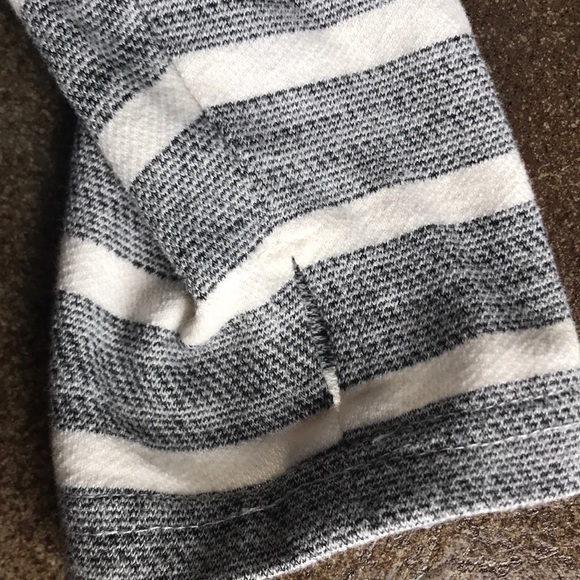 Fade by Buckle Gray & White Pullover - Picture 5 of 7